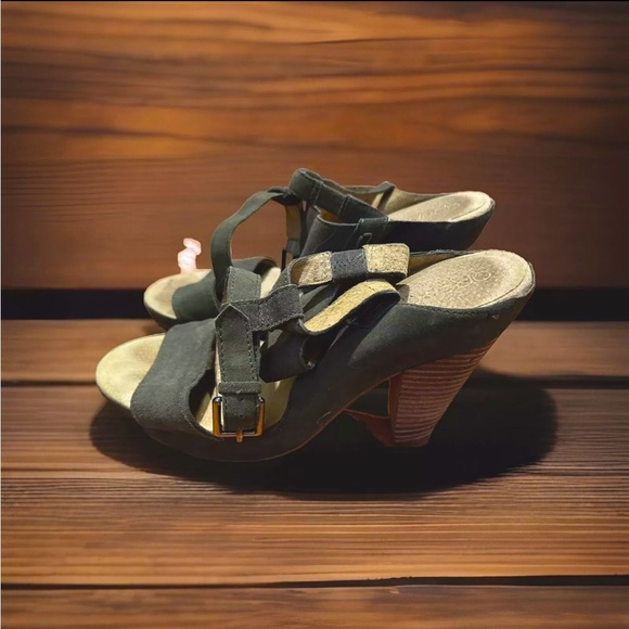 APEPAZZA Platform Sandals. Stacked Heel. Earthy Green Suede. - Picture 2 of 8